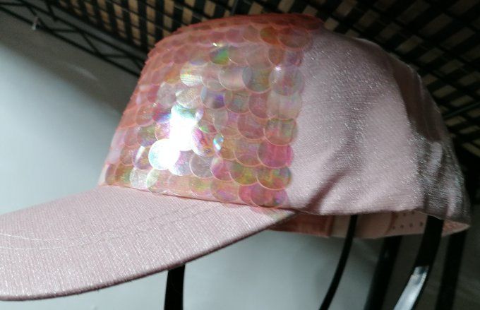 Casquette avec sequins